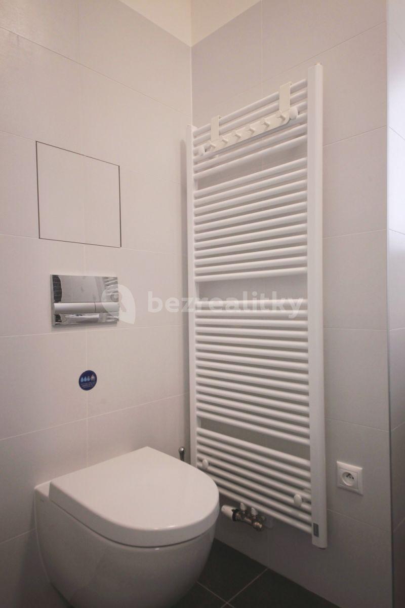 Studio flat to rent, 39 m², Pod Stolovou Horou, Prague, Prague