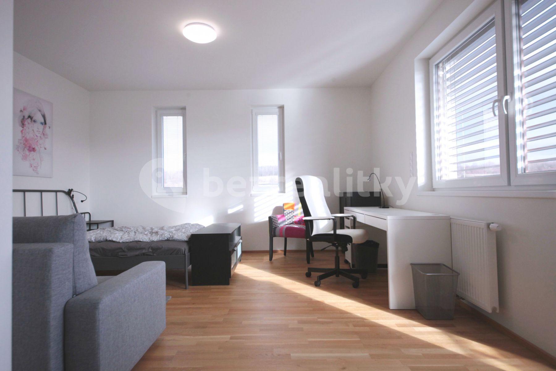 Studio flat to rent, 39 m², Pod Stolovou Horou, Prague, Prague