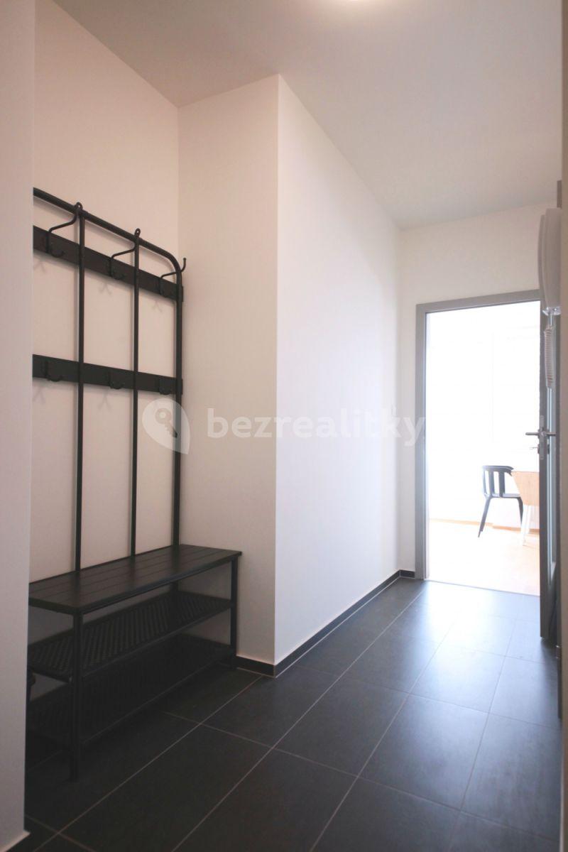 Studio flat to rent, 39 m², Pod Stolovou Horou, Prague, Prague