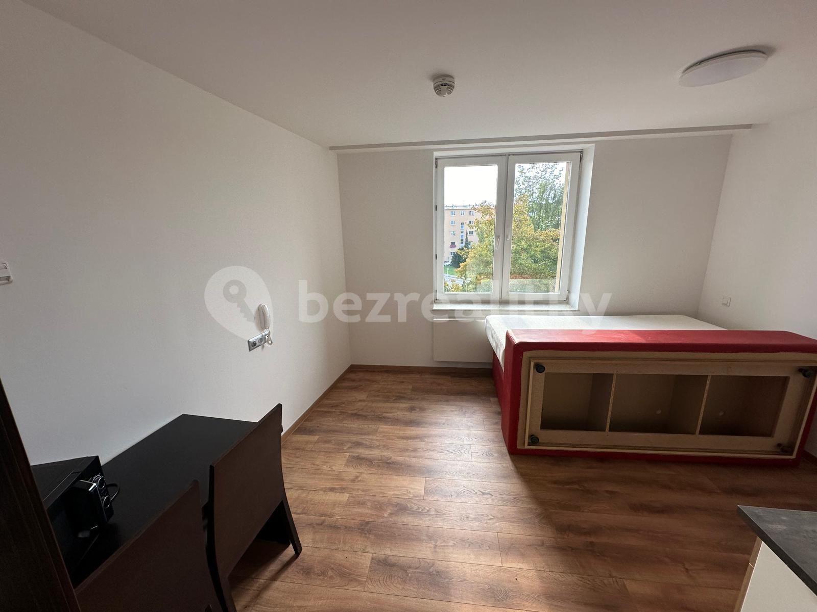 Studio flat to rent, 23 m², Suchdolské náměstí, Prague, Prague