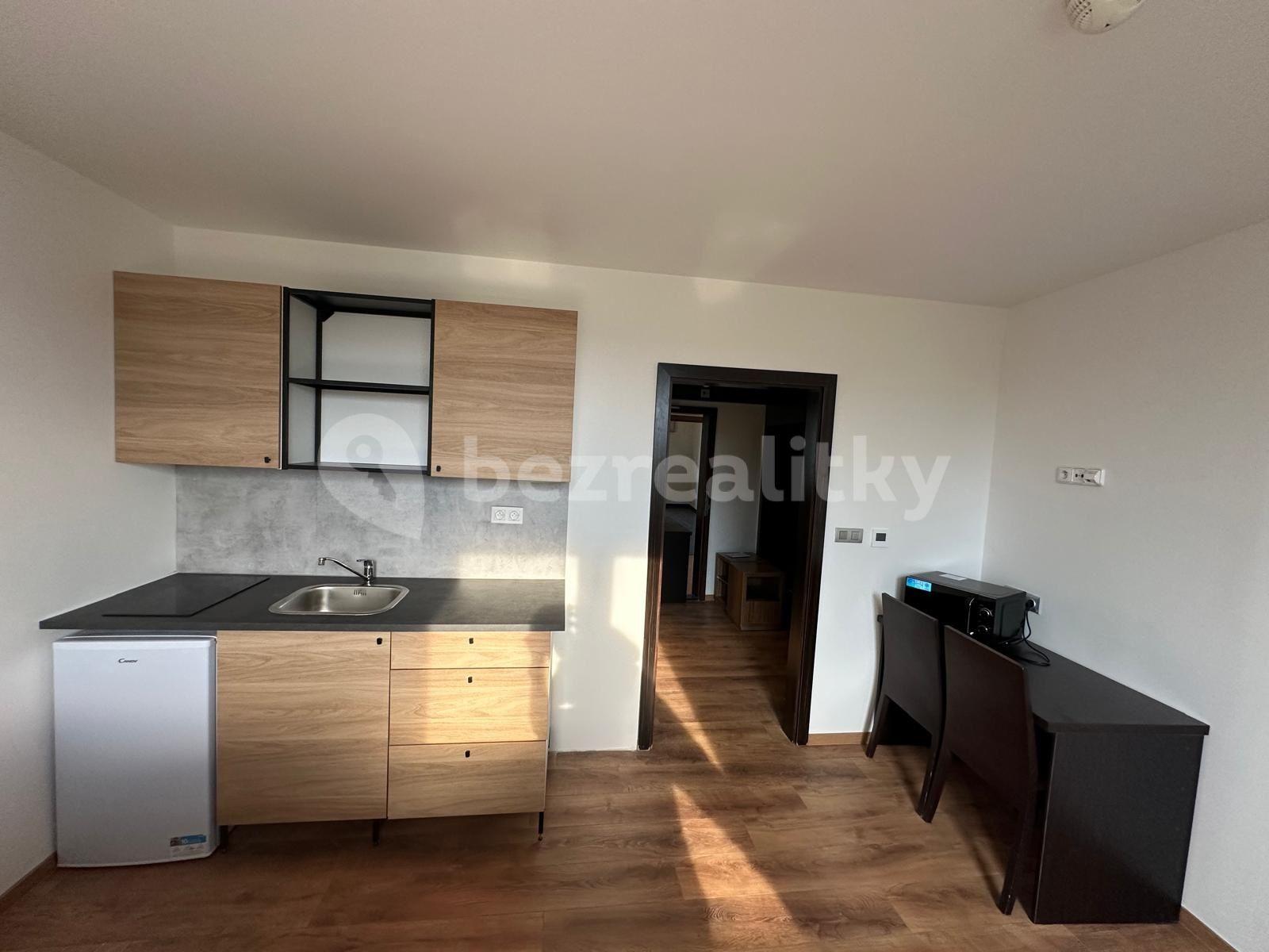 Studio flat to rent, 23 m², Suchdolské náměstí, Prague, Prague