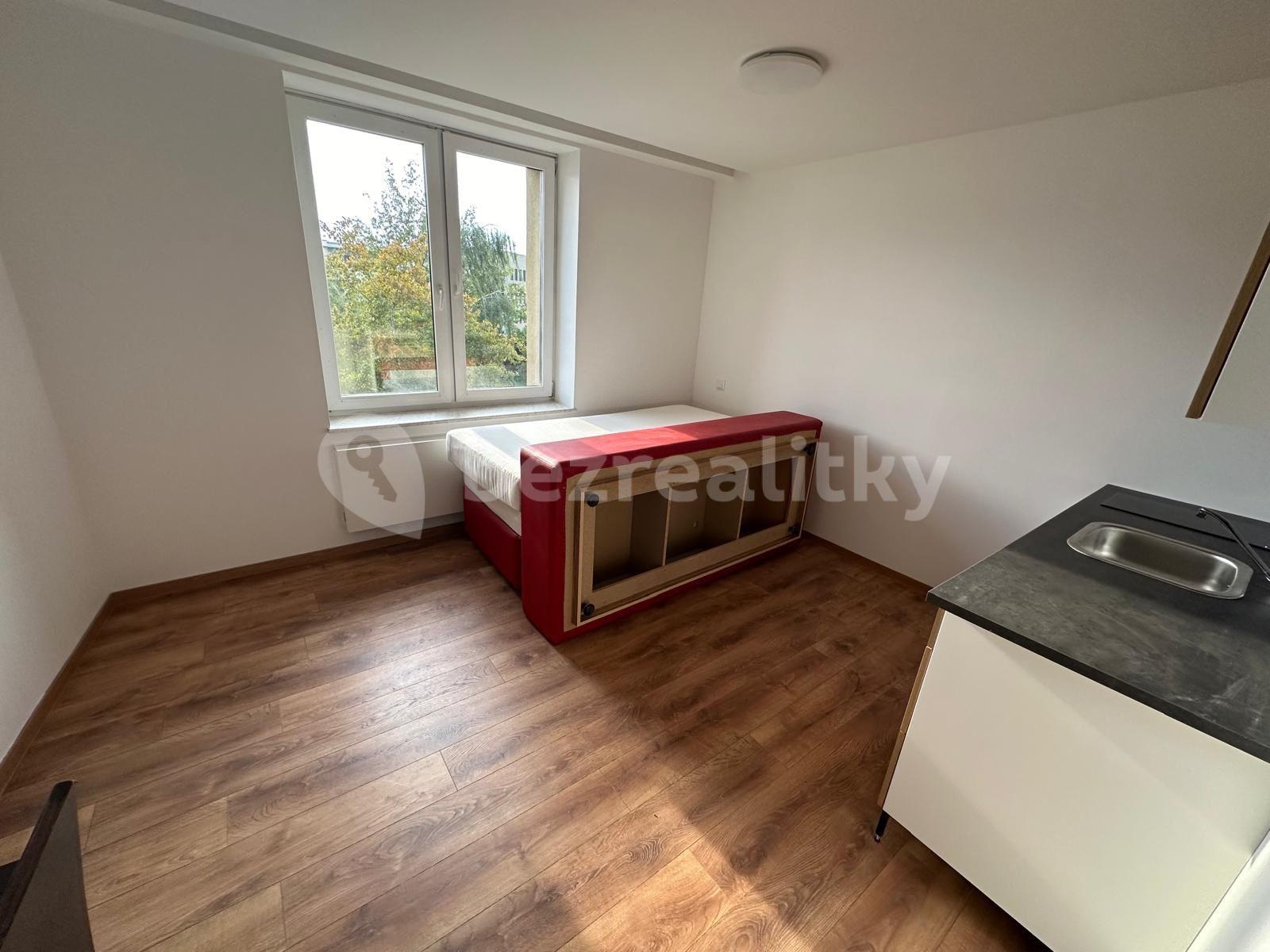 Studio flat to rent, 23 m², Suchdolské náměstí, Prague, Prague