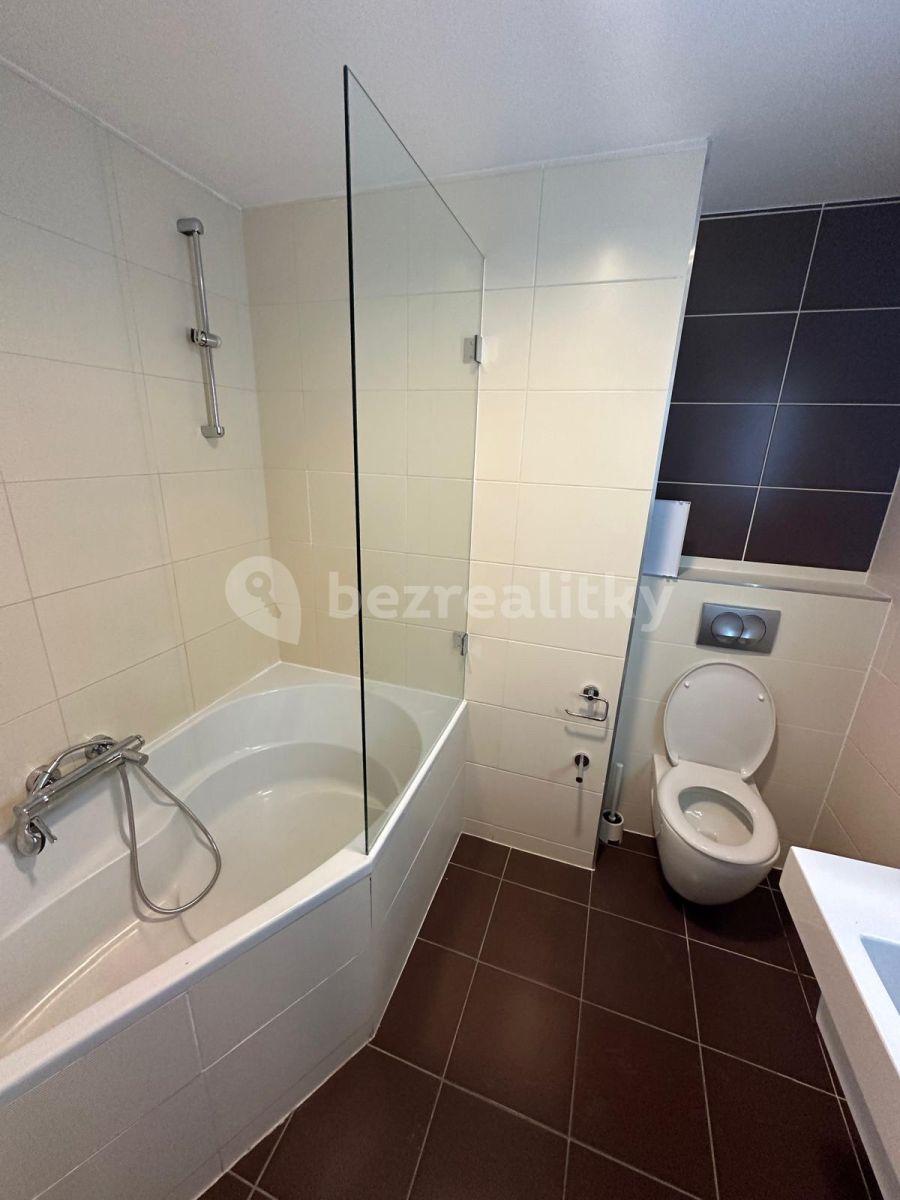 Studio flat to rent, 23 m², Suchdolské náměstí, Prague, Prague