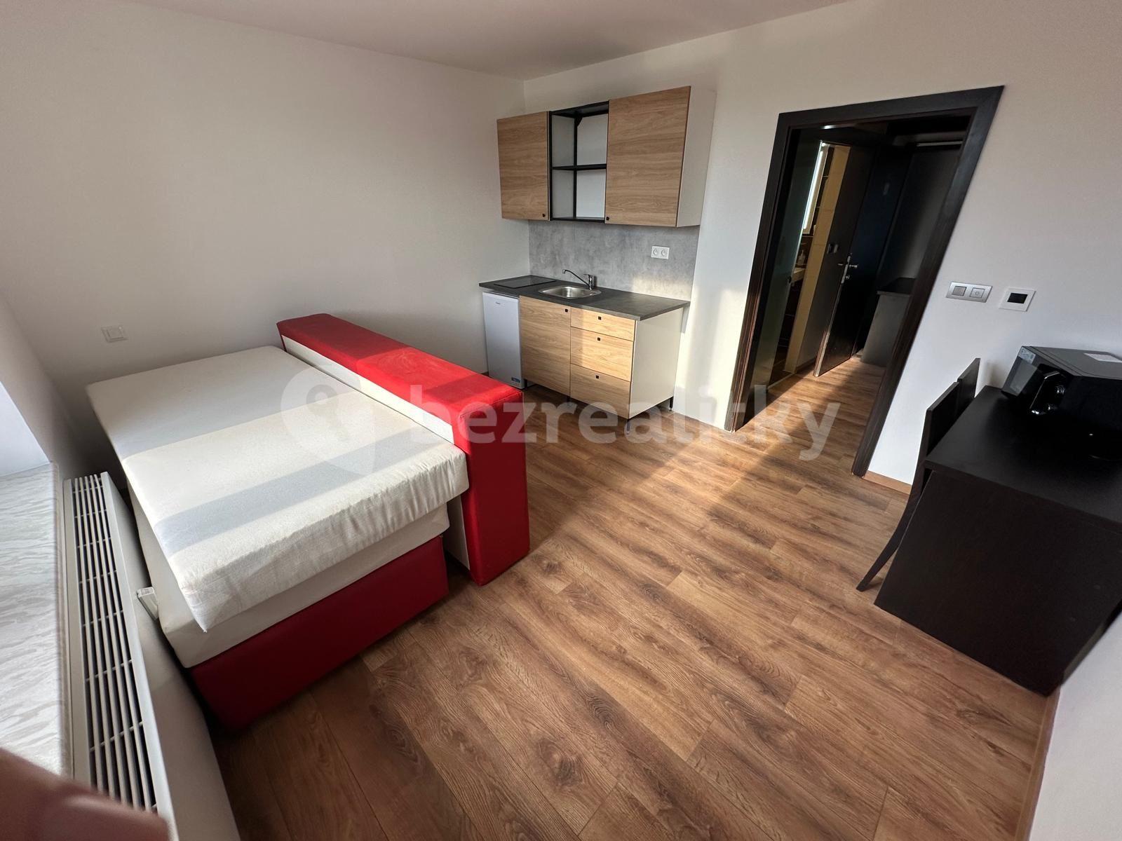 Studio flat to rent, 23 m², Suchdolské náměstí, Prague, Prague