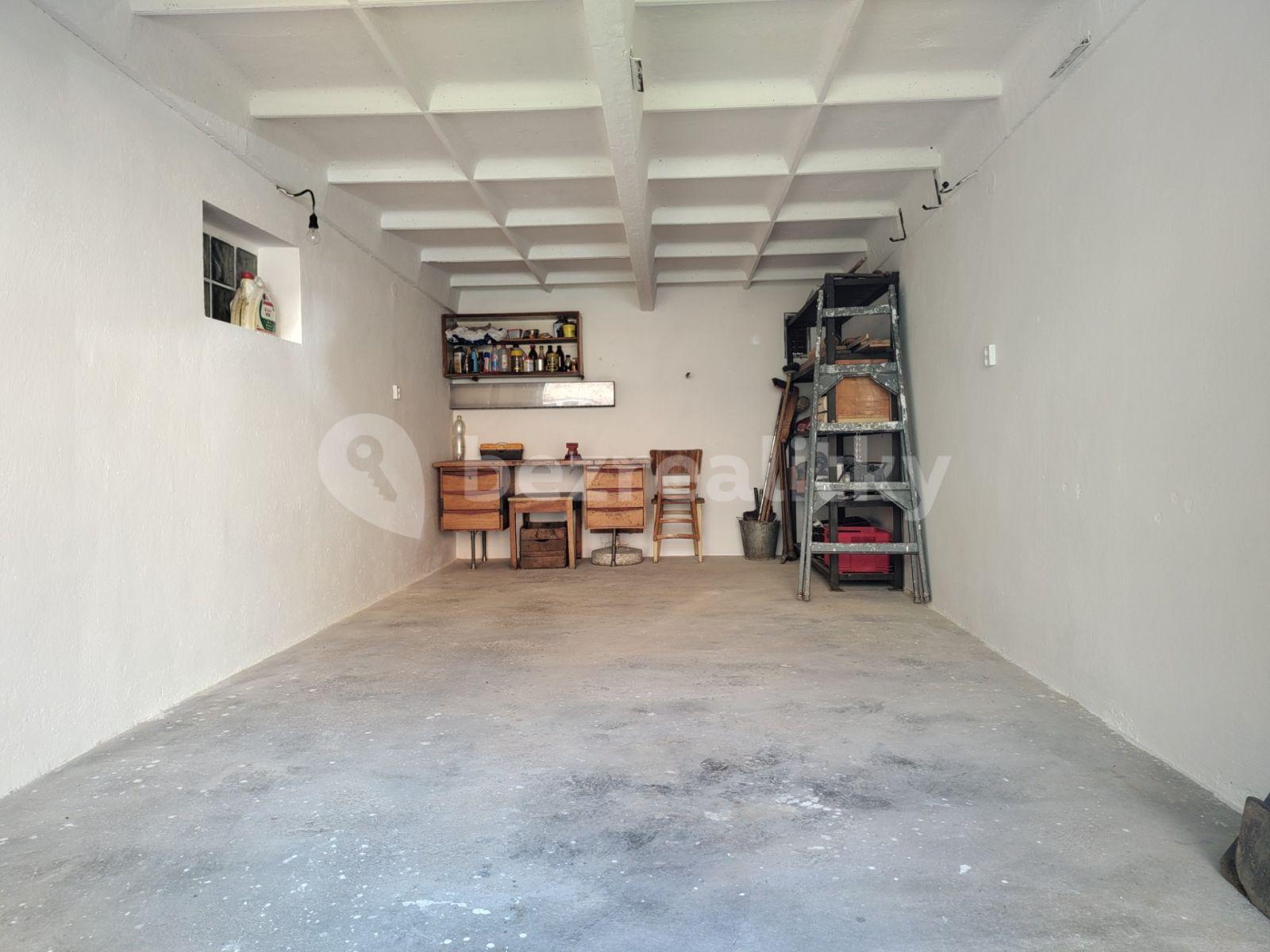 garage to rent, 16 m², Prague, Prague