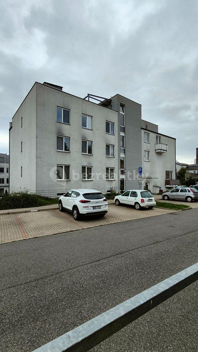 3 bedroom with open-plan kitchen flat for sale, 95 m², V Zahradách, Beroun, Středočeský Region