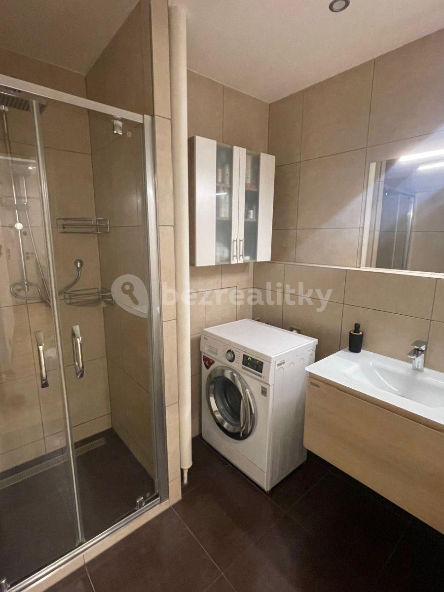 2 bedroom with open-plan kitchen flat for sale, 58 m², Kubánské náměstí, Prague, Prague