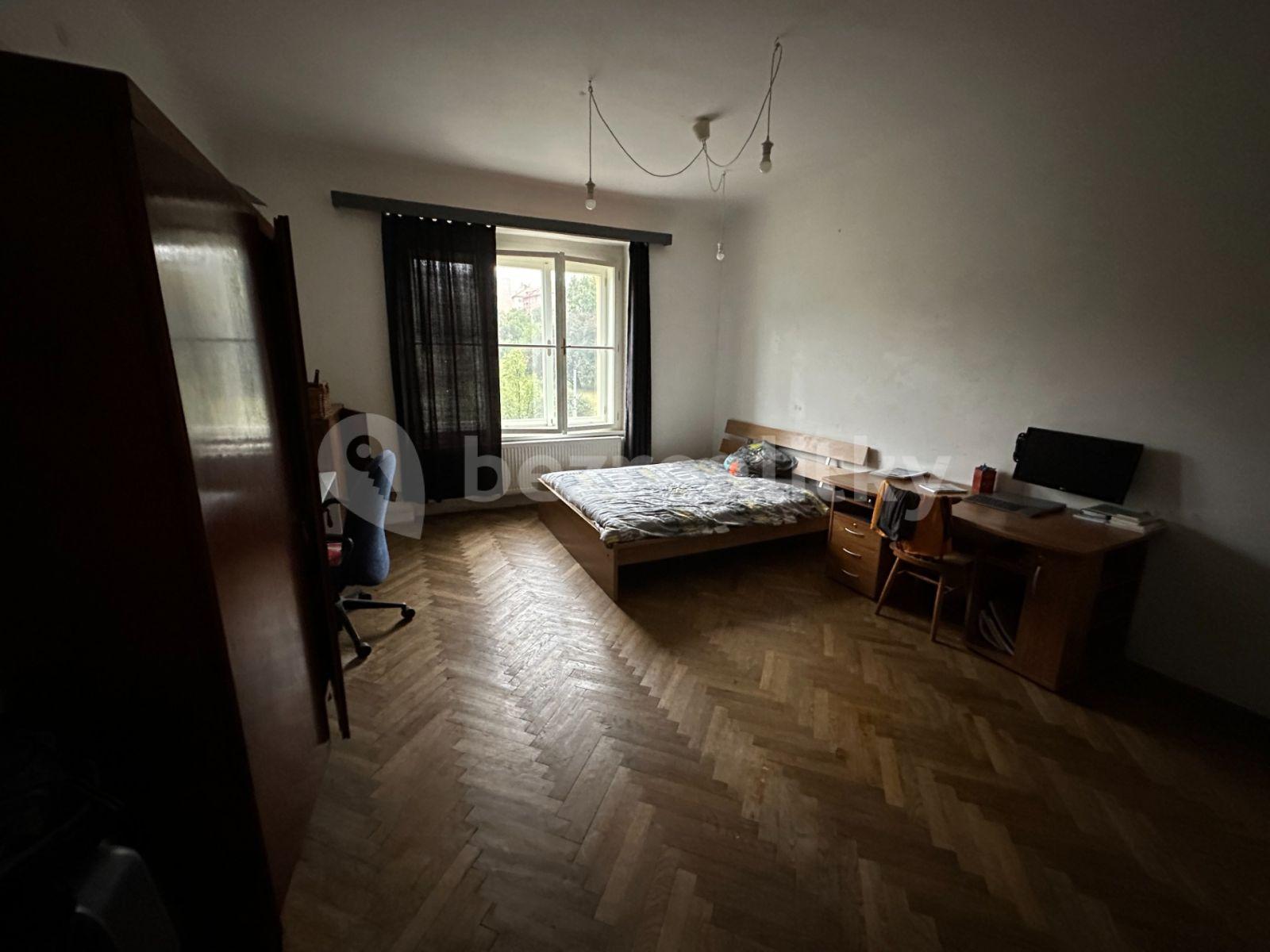 3 bedroom flat to rent, 100 m², Moskevská, Prague, Prague