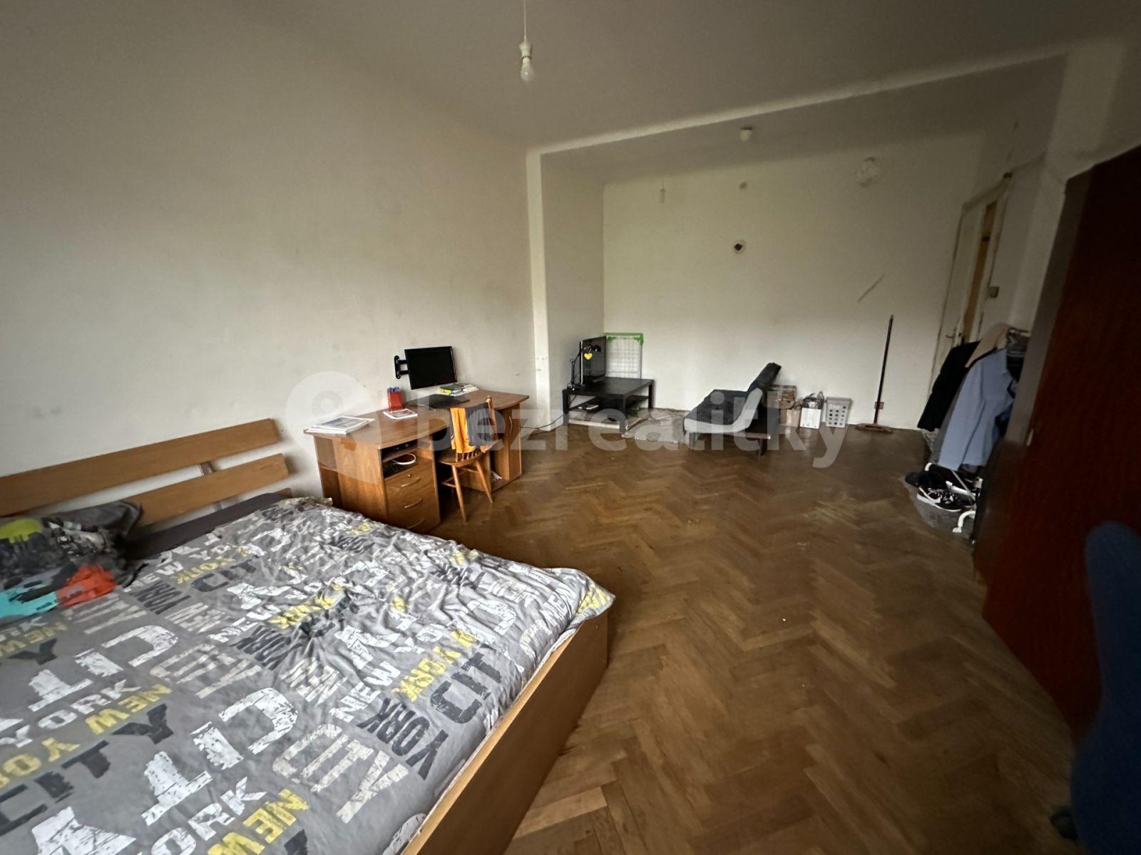 3 bedroom flat to rent, 100 m², Moskevská, Prague, Prague