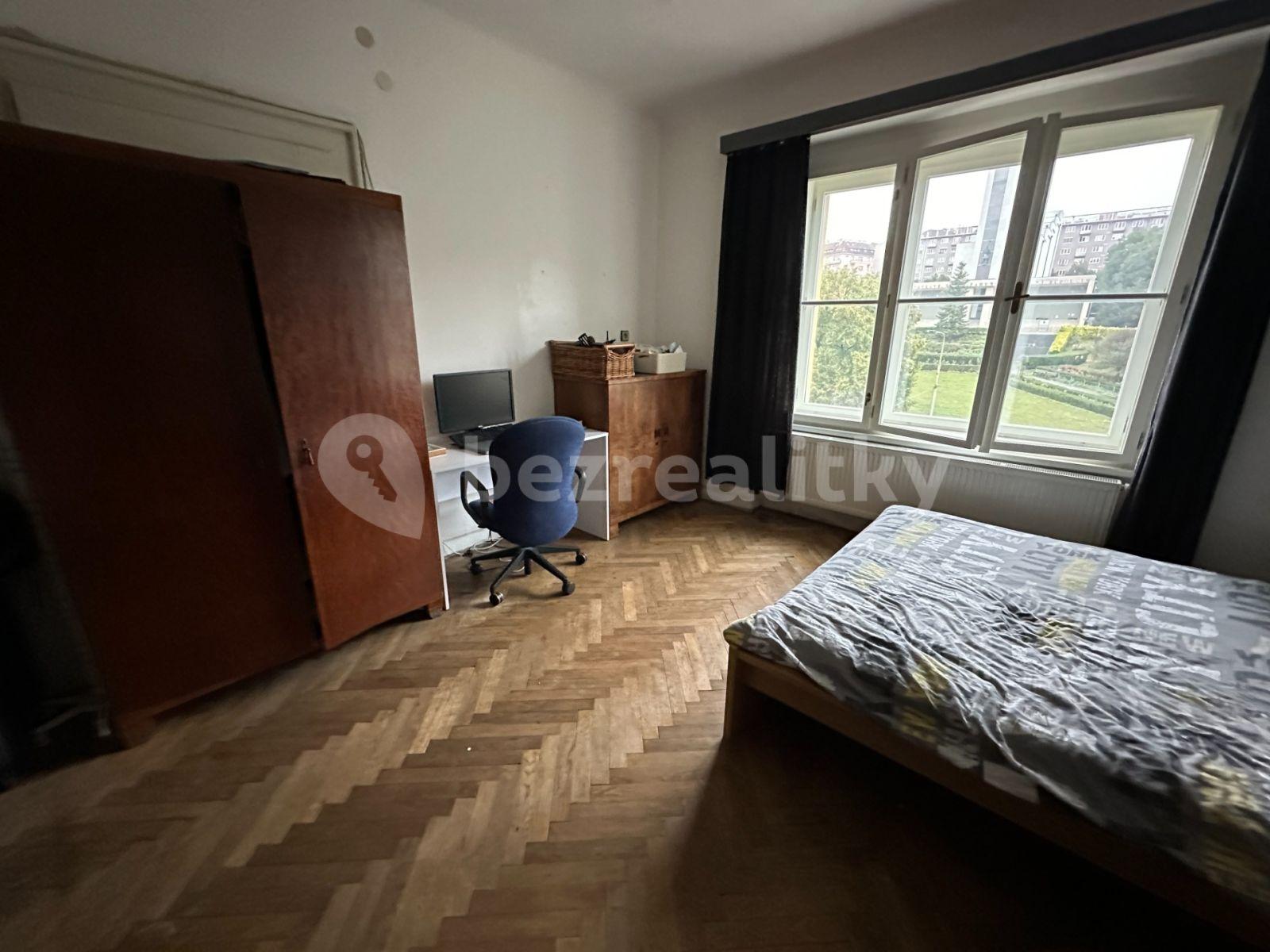 3 bedroom flat to rent, 100 m², Moskevská, Prague, Prague