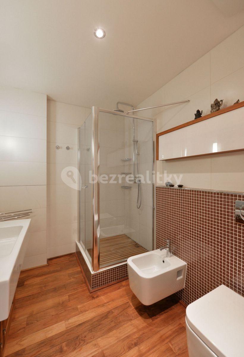 1 bedroom with open-plan kitchen flat to rent, 78 m², Varšavská, Prague, Prague