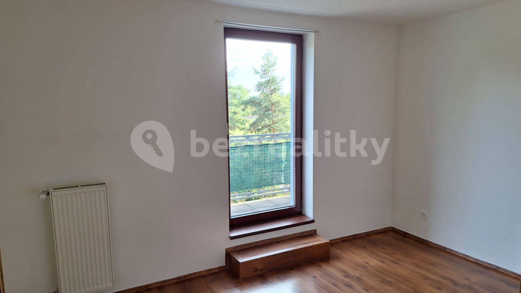 2 bedroom with open-plan kitchen flat to rent, 76 m², Jiráskova, Jinočany, Středočeský Region