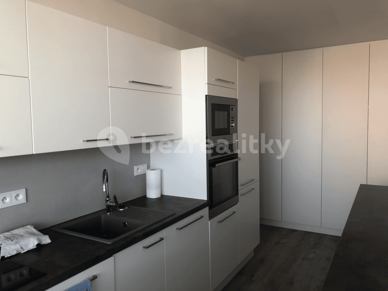 2 bedroom with open-plan kitchen flat for sale, 63 m², Křenická, Prague, Prague