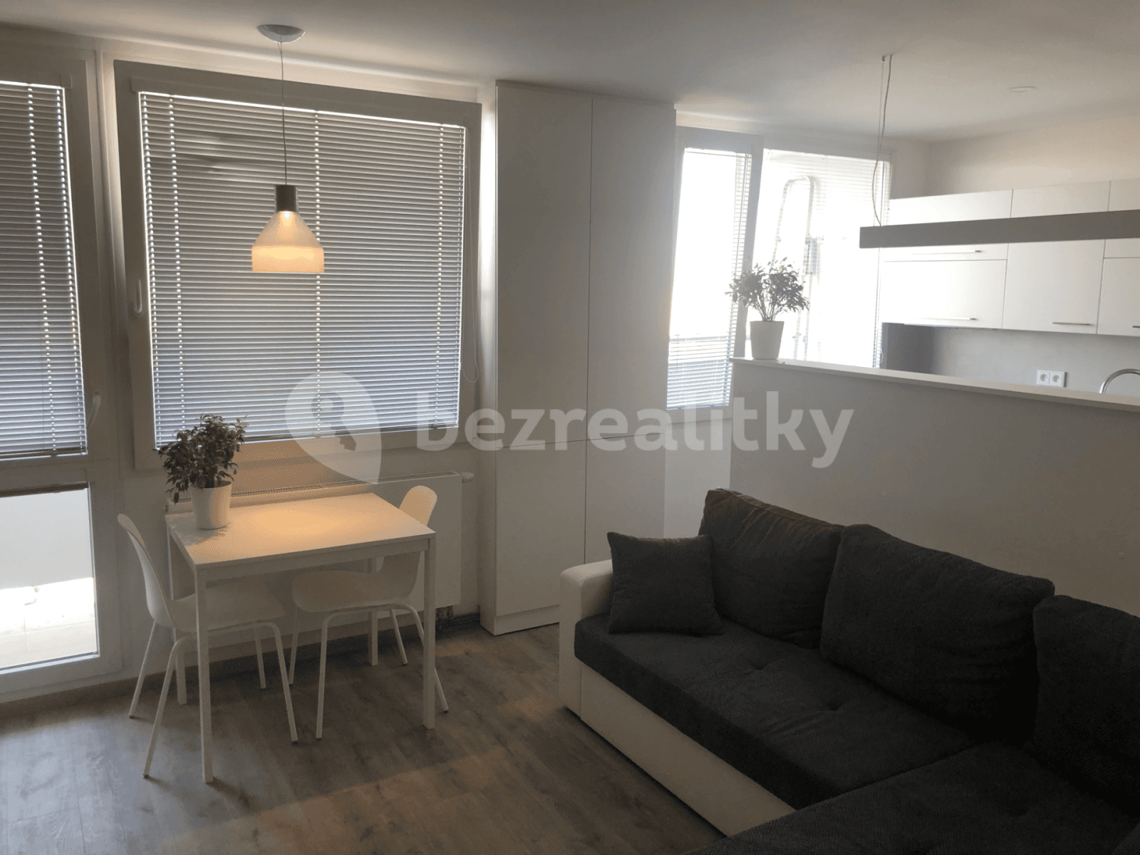 2 bedroom with open-plan kitchen flat for sale, 63 m², Křenická, Prague, Prague