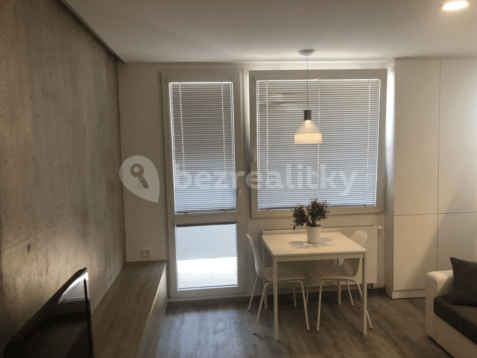 2 bedroom with open-plan kitchen flat for sale, 63 m², Křenická, Prague, Prague