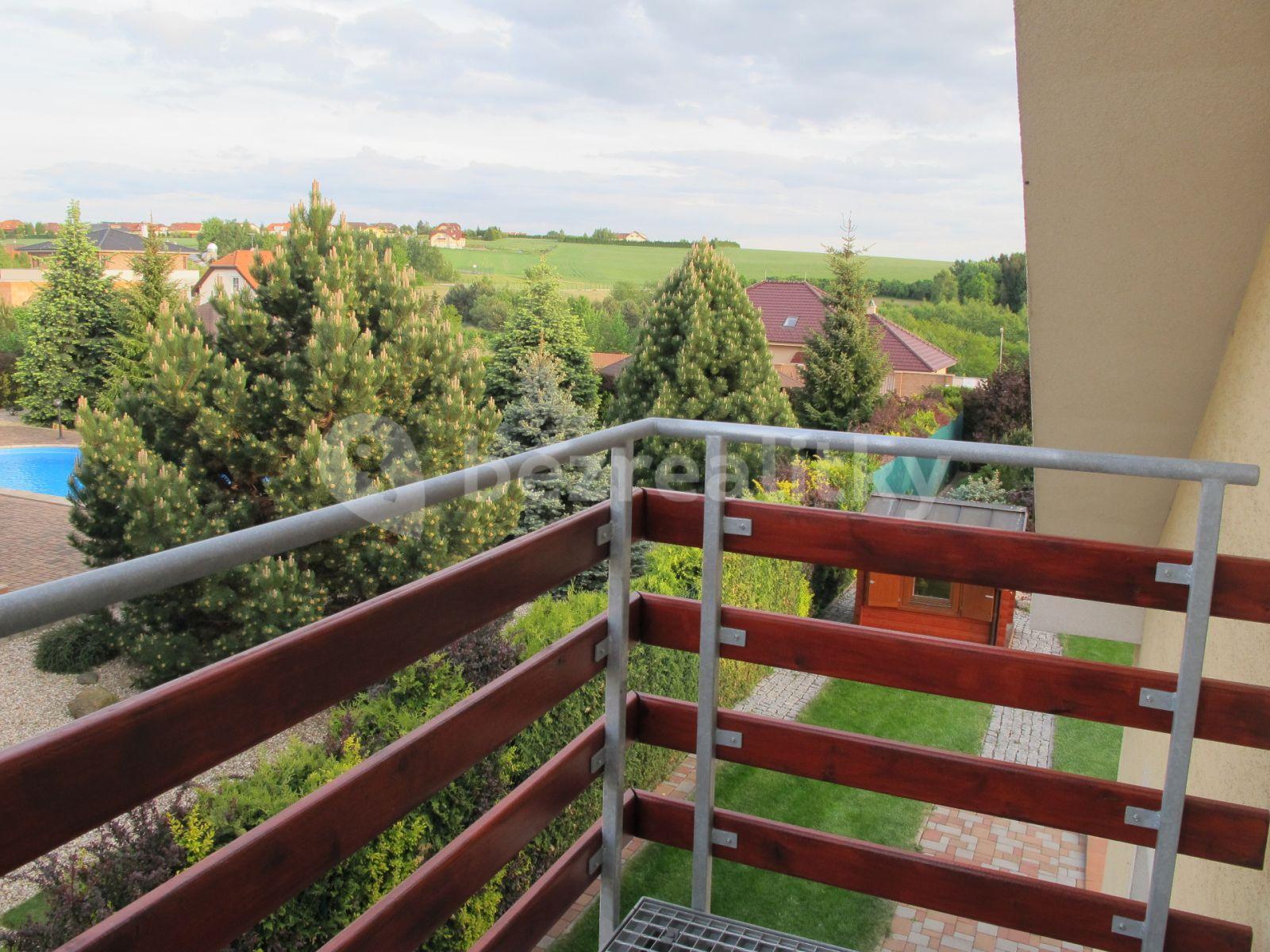 1 bedroom with open-plan kitchen flat to rent, 75 m², Spojovací, Sulice, Středočeský Region