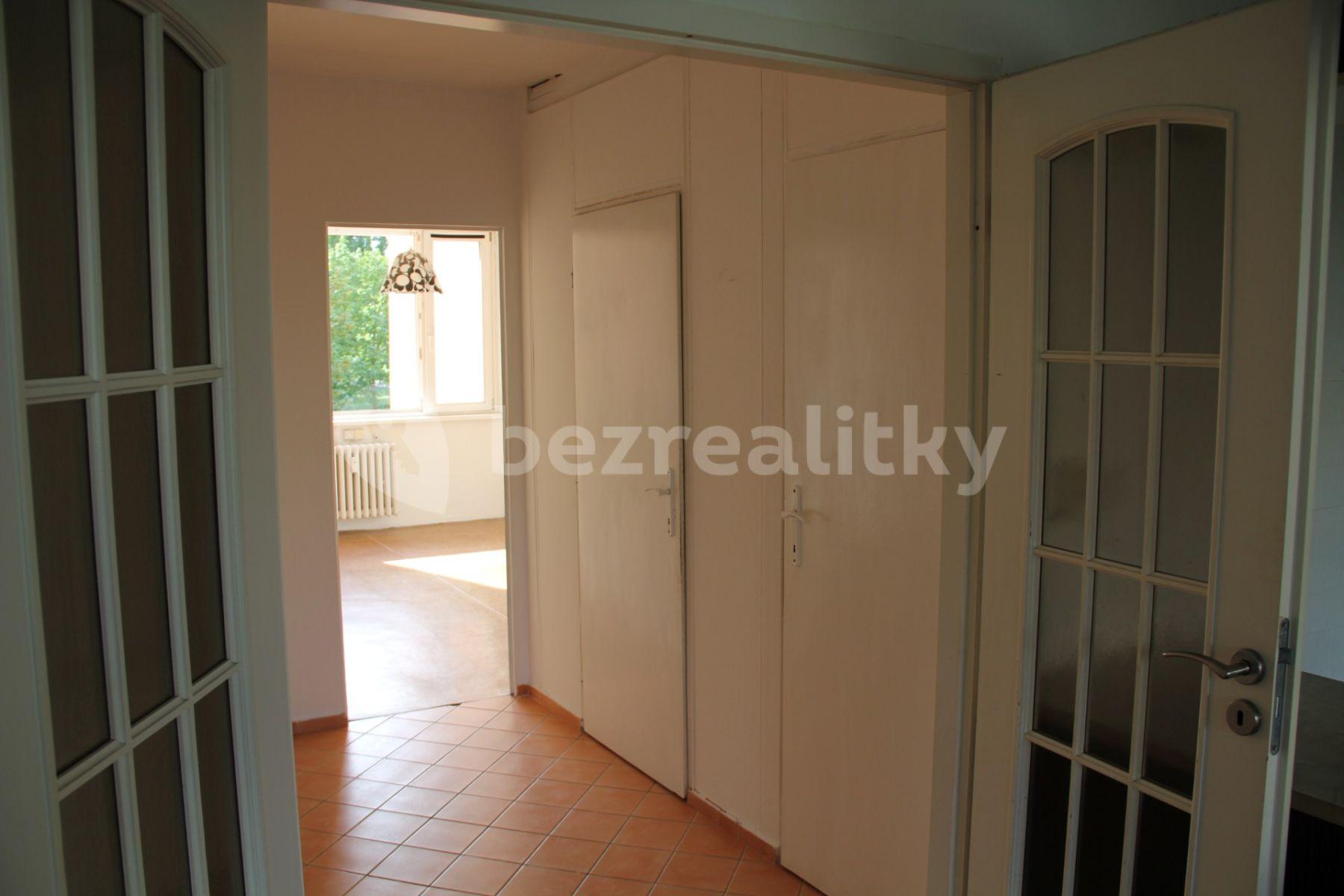 2 bedroom with open-plan kitchen flat for sale, 70 m², Ciolkovského, Prague, Prague