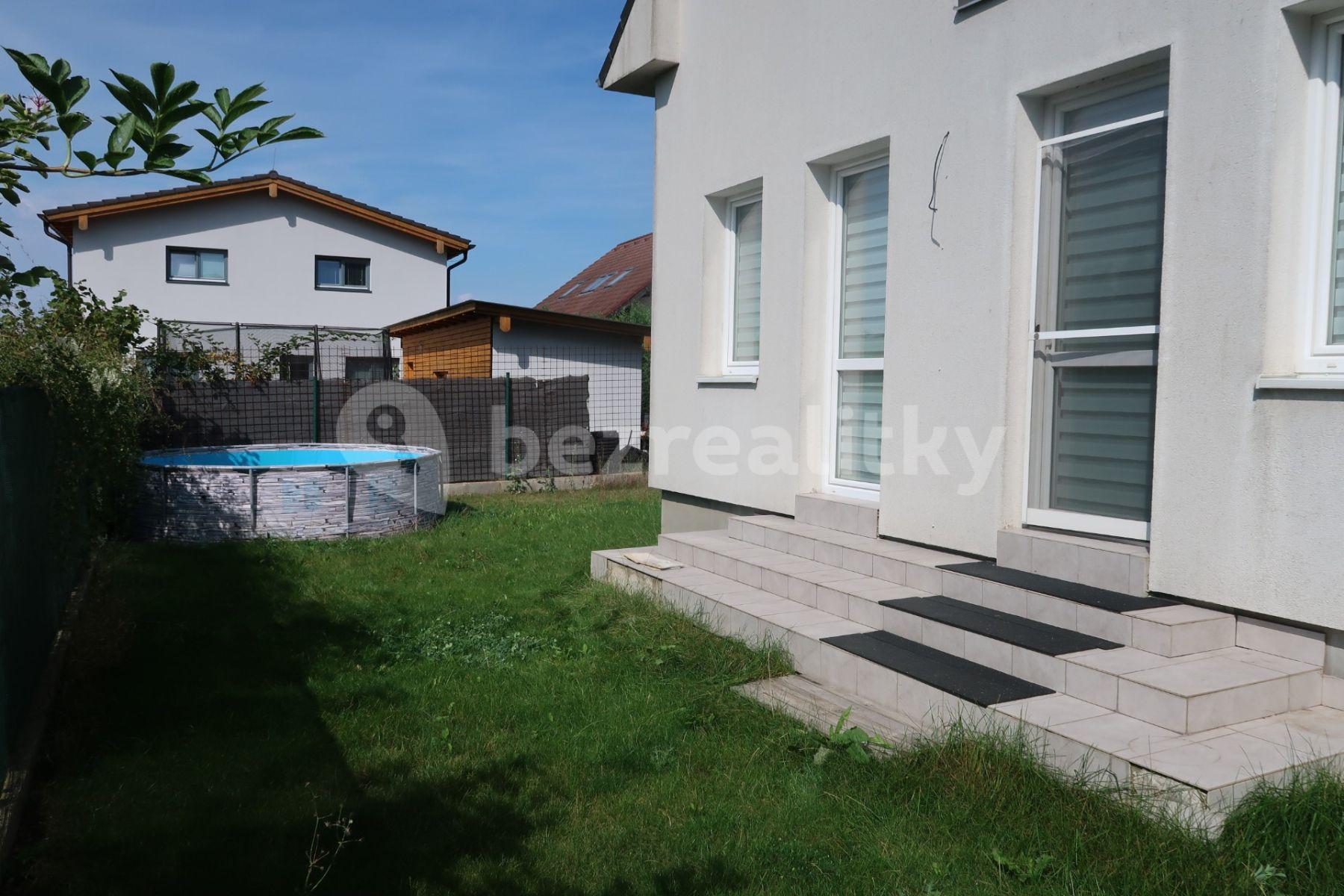 house to rent, 180 m², Malá Hraštice, Středočeský Region