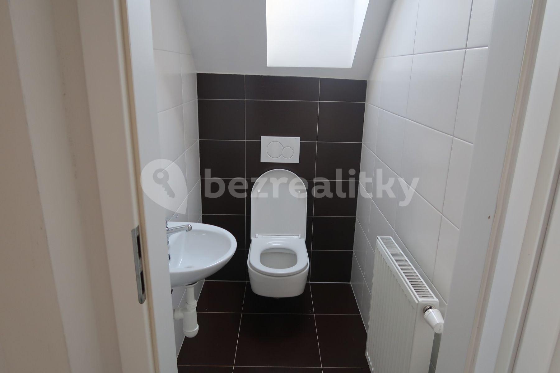 house to rent, 180 m², Malá Hraštice, Středočeský Region