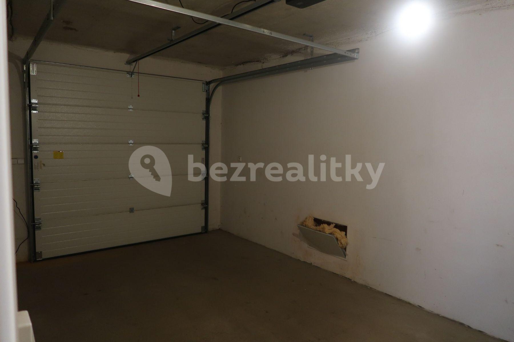 house to rent, 180 m², Malá Hraštice, Středočeský Region