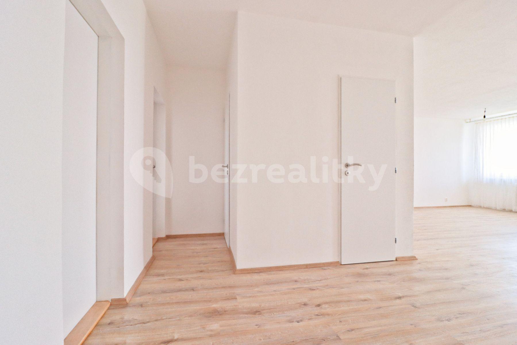 2 bedroom with open-plan kitchen flat for sale, 93 m², Galandova, Prague, Prague