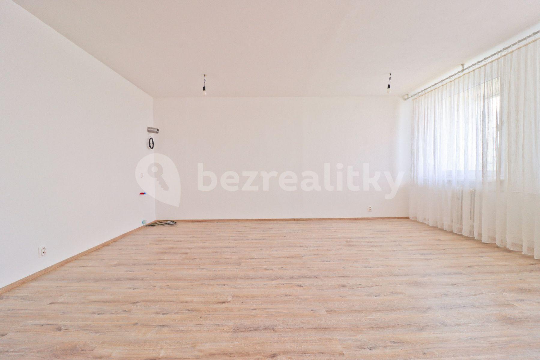 2 bedroom with open-plan kitchen flat for sale, 93 m², Galandova, Prague, Prague