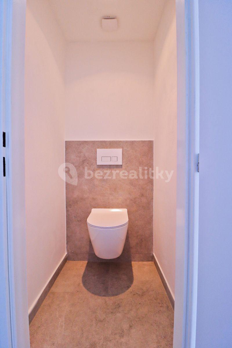 2 bedroom with open-plan kitchen flat for sale, 93 m², Galandova, Prague, Prague