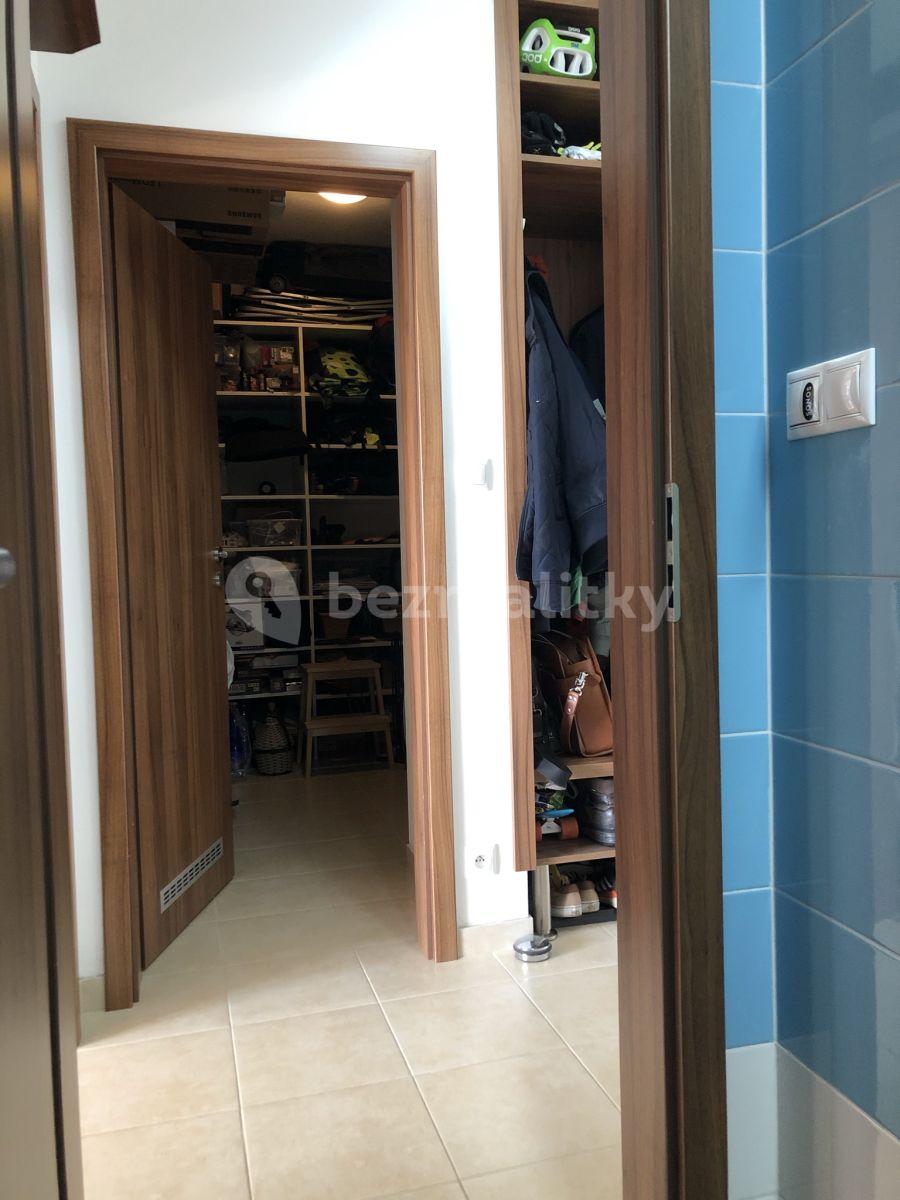 1 bedroom with open-plan kitchen flat to rent, 49 m², Mazurská, Prague, Prague