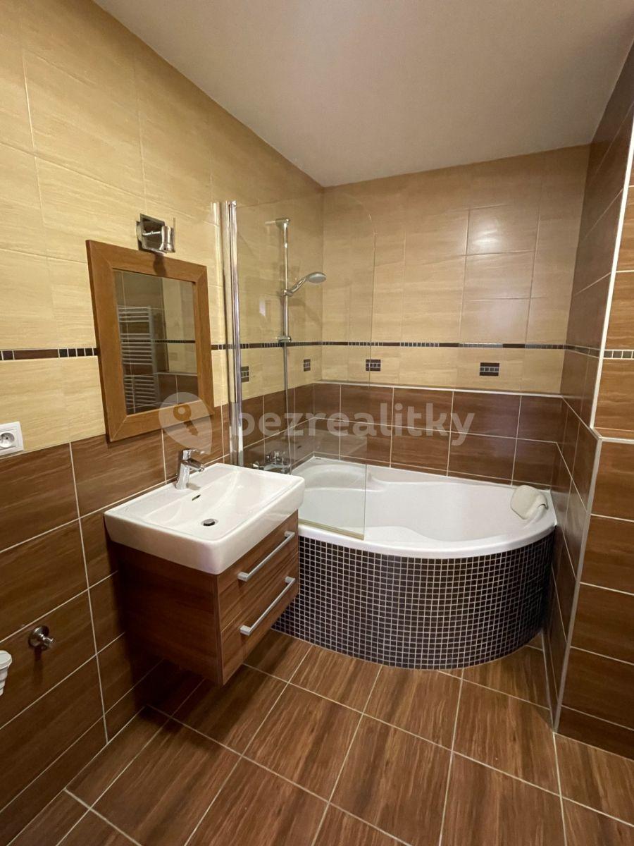 2 bedroom with open-plan kitchen flat to rent, 69 m², Elišky Krásnohorské, Litoměřice, Ústecký Region