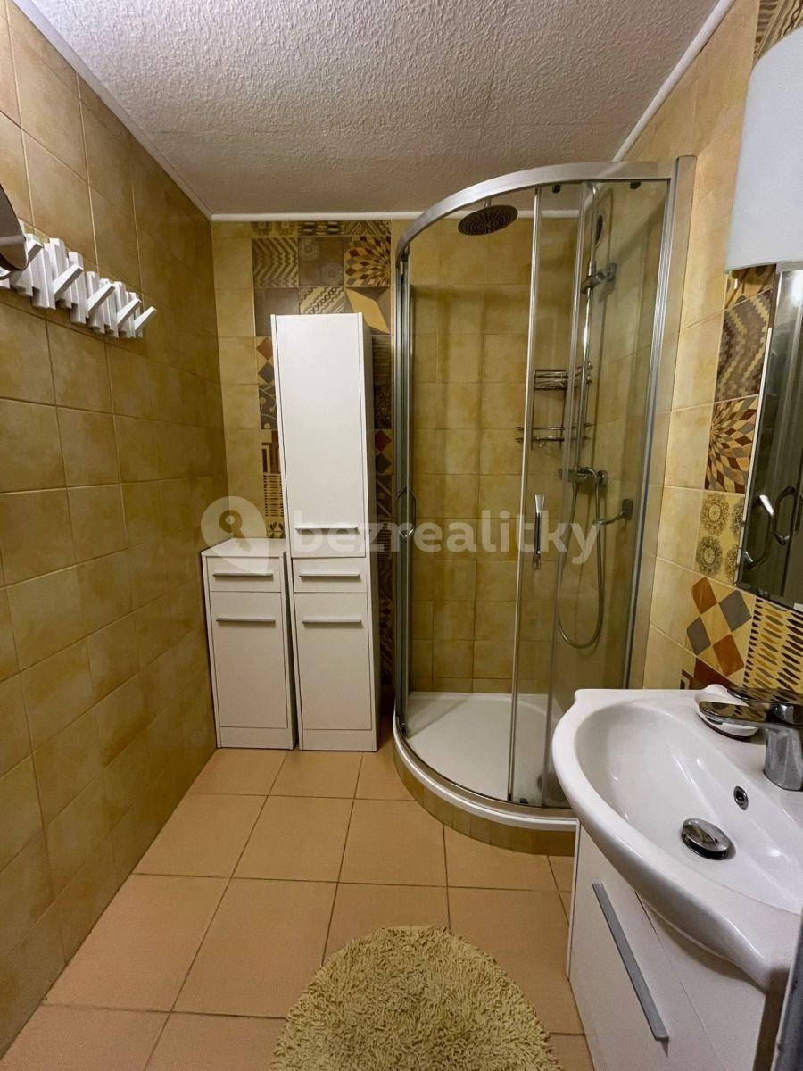 3 bedroom flat to rent, 71 m², Borovanského, Prague, Prague