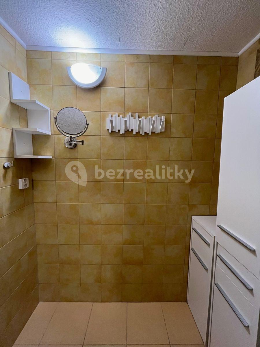 3 bedroom flat to rent, 71 m², Borovanského, Prague, Prague