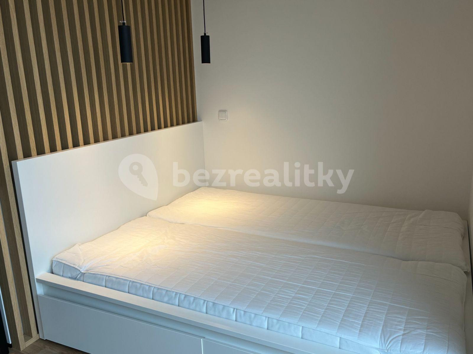 Studio flat to rent, 31 m², Heřmanická, Prague, Prague