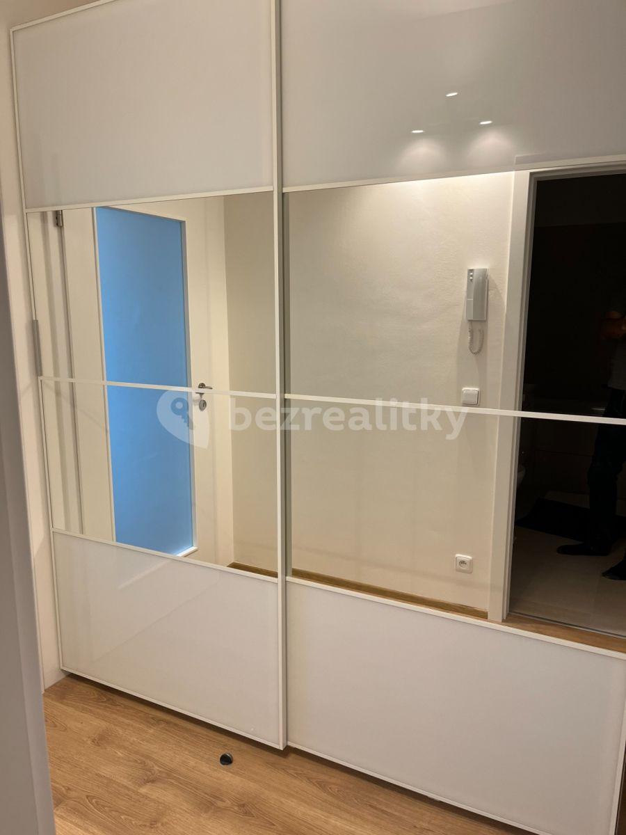 Studio flat to rent, 31 m², Heřmanická, Prague, Prague