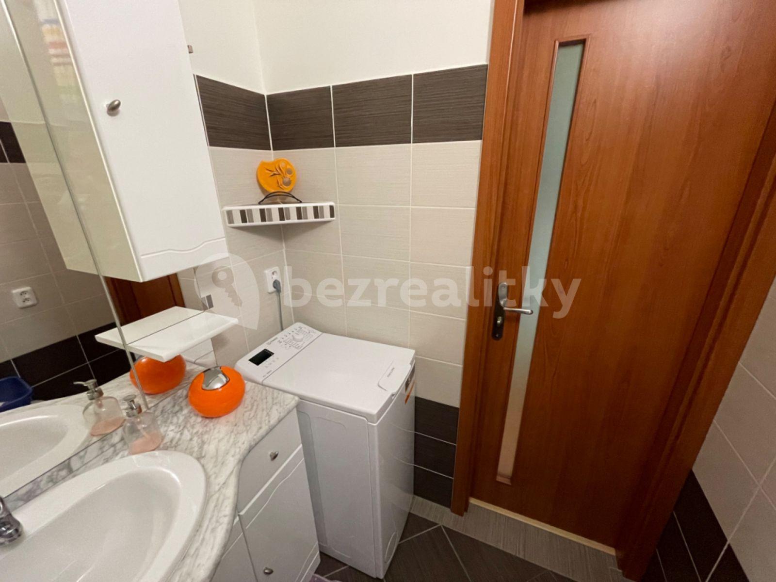 2 bedroom flat to rent, 60 m², Famfulíkova, Prague, Prague