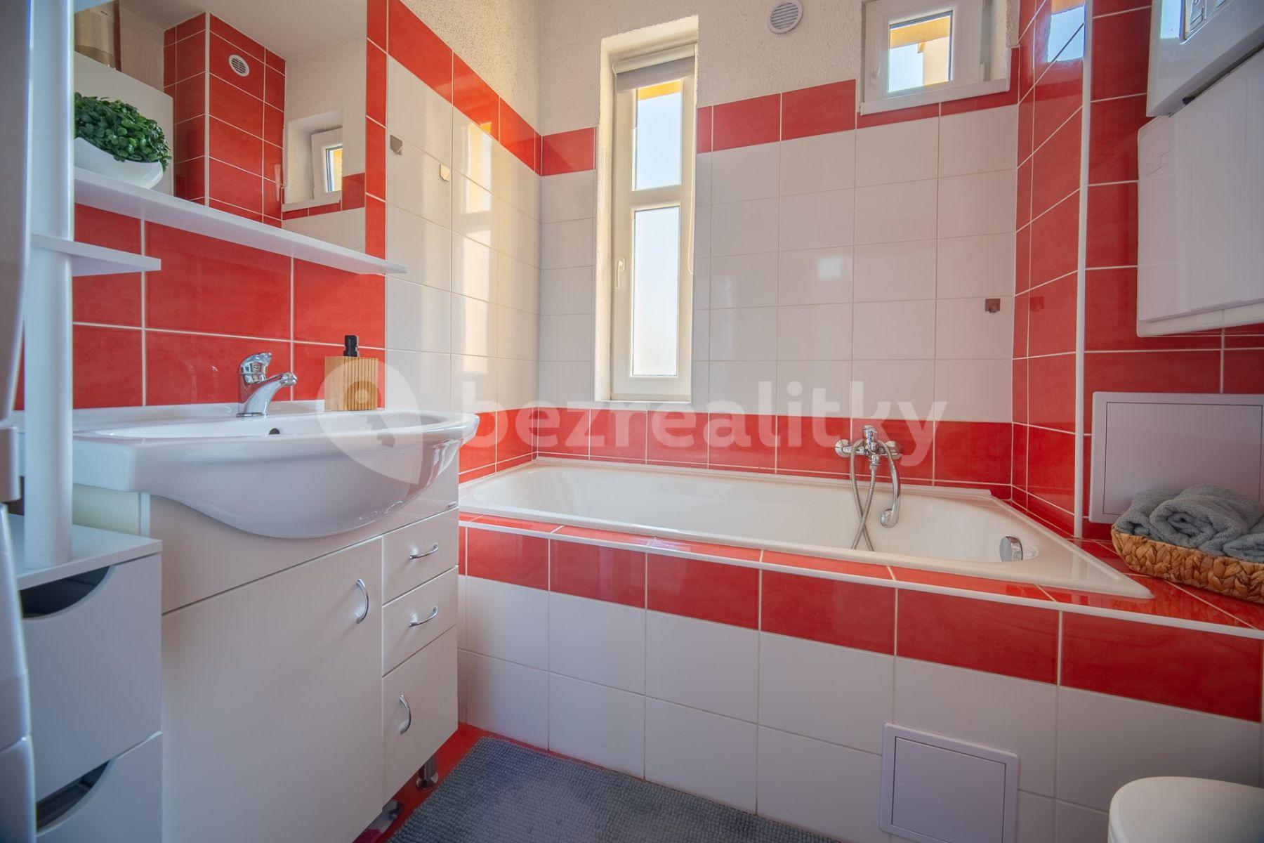 2 bedroom with open-plan kitchen flat for sale, 41 m², Husova, Nymburk, Středočeský Region