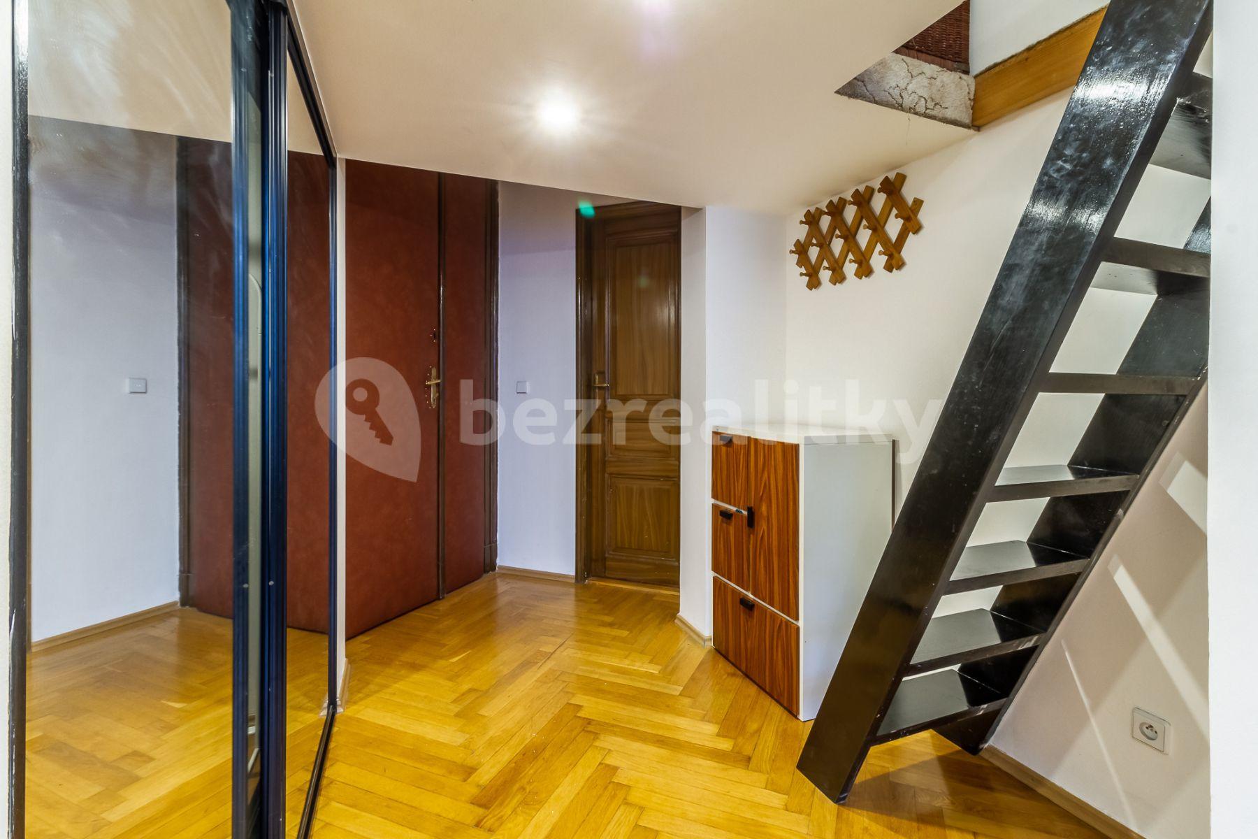 1 bedroom with open-plan kitchen flat to rent, 45 m², Za Poříčskou bránou, Prague, Prague