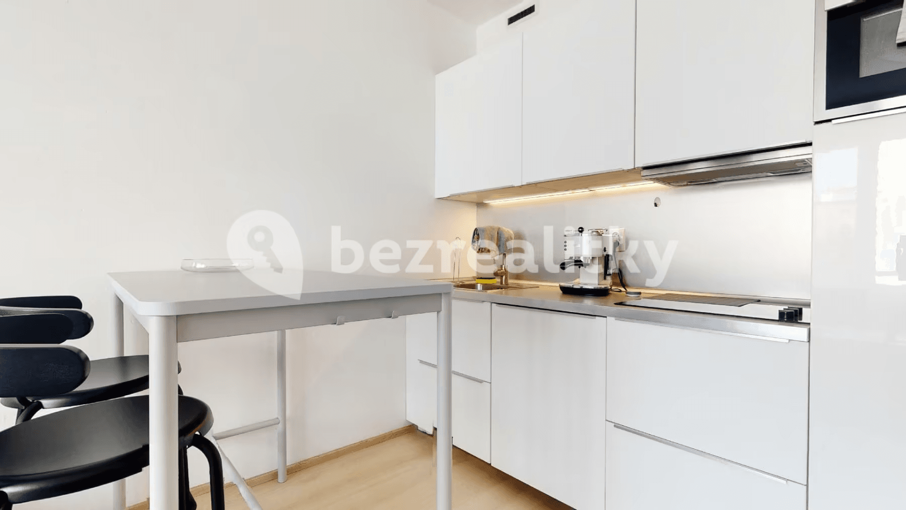 1 bedroom with open-plan kitchen flat for sale, 53 m², Petrohradská, Prague, Prague