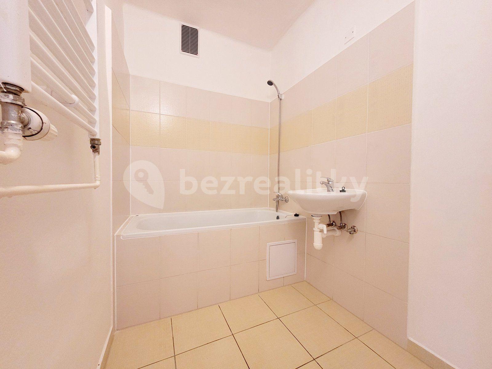 2 bedroom flat to rent, 58 m², Hlavní třída, Havířov, Moravskoslezský Region