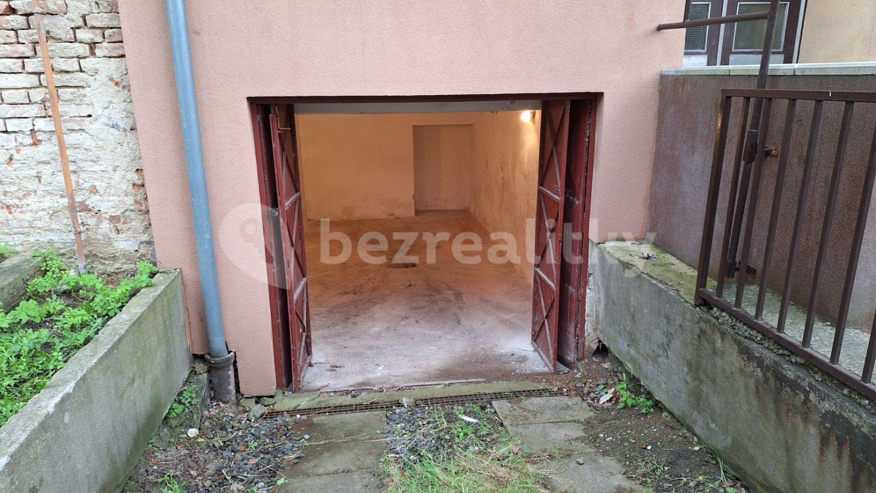 garage to rent, 32 m², Nad Malým mýtem, Prague, Prague