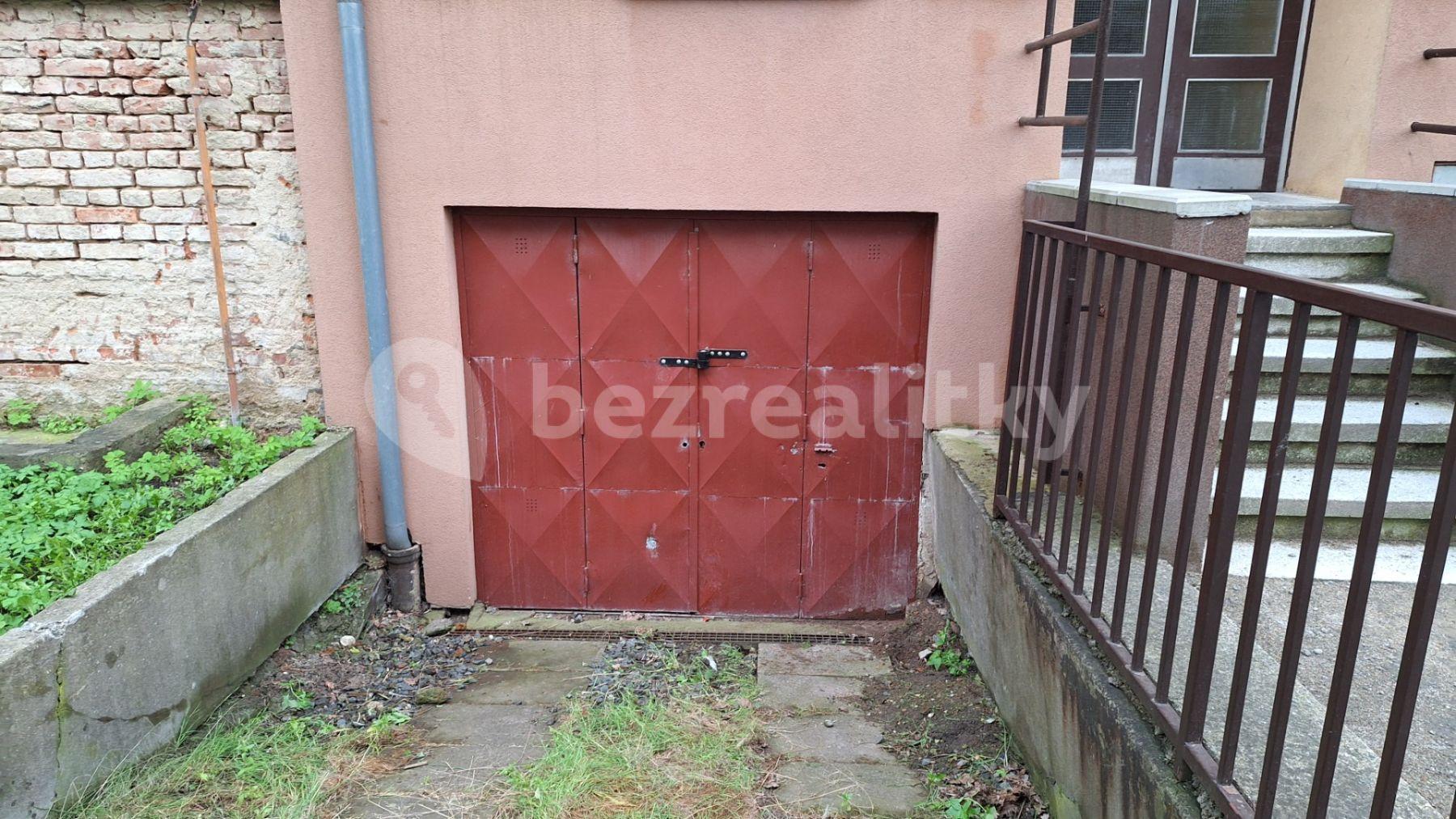 garage to rent, 32 m², Nad Malým mýtem, Prague, Prague