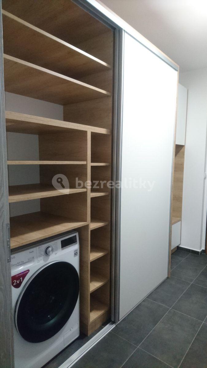 Studio flat to rent, 40 m², Pod Vinicí, Pardubice, Pardubický Region