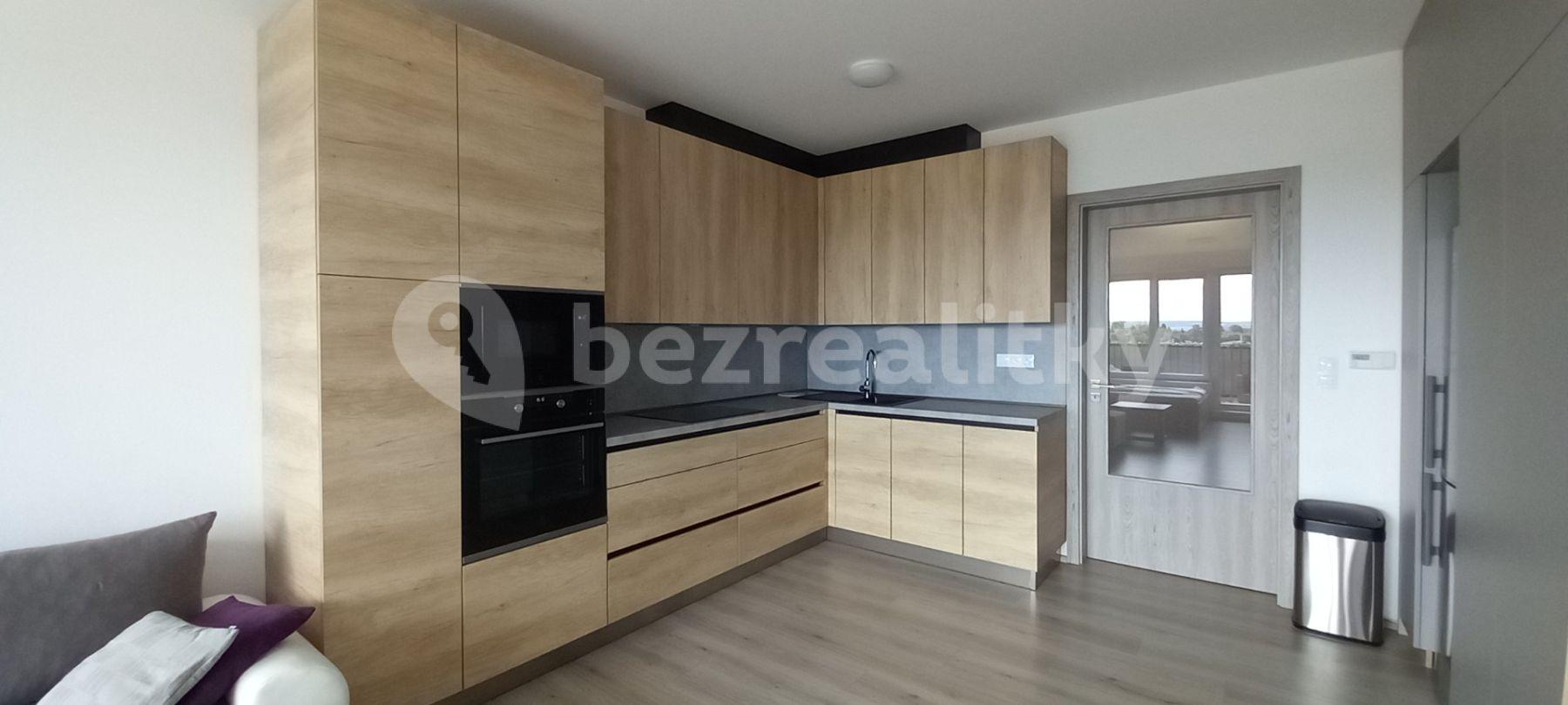 Studio flat to rent, 40 m², Pod Vinicí, Pardubice, Pardubický Region