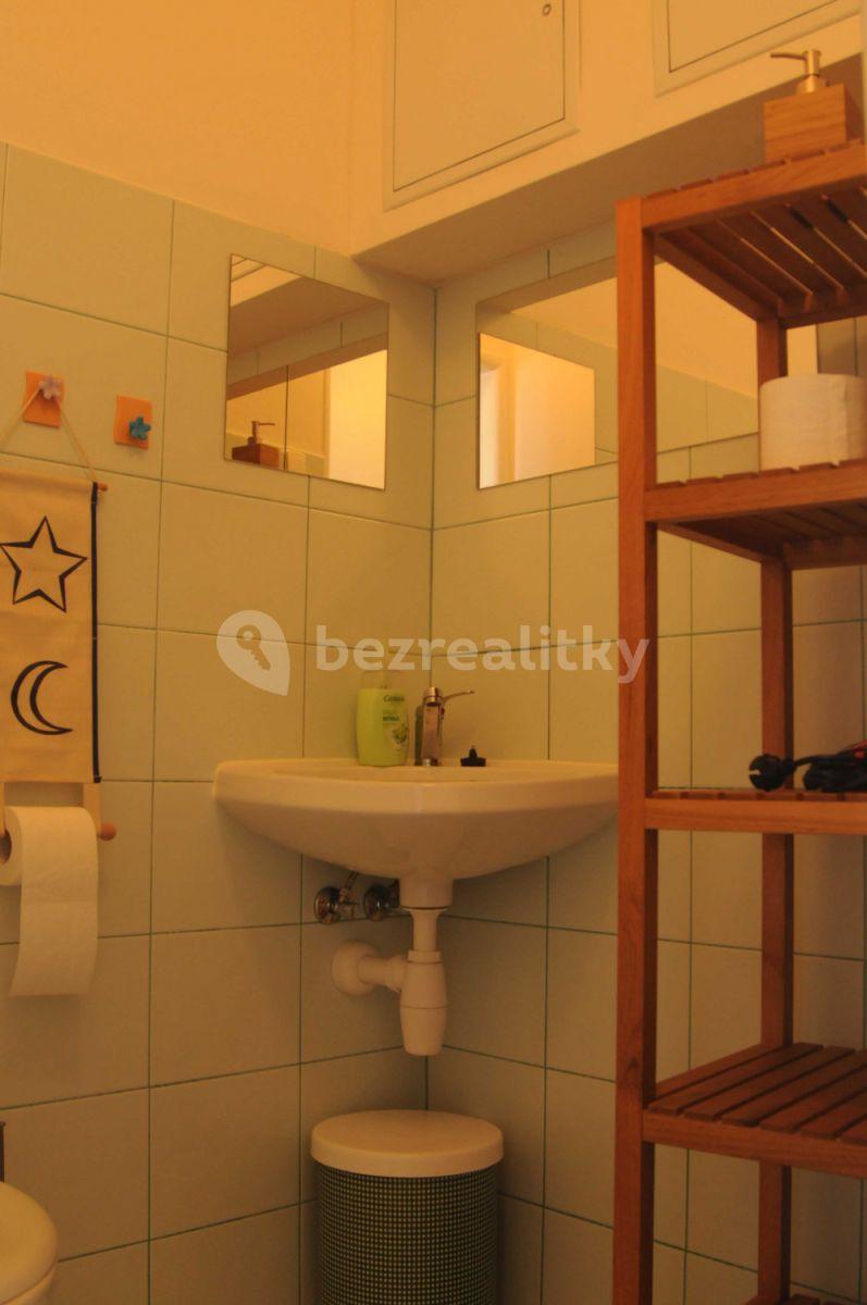 Studio flat to rent, 36 m², Banskobystrická, Prague, Prague