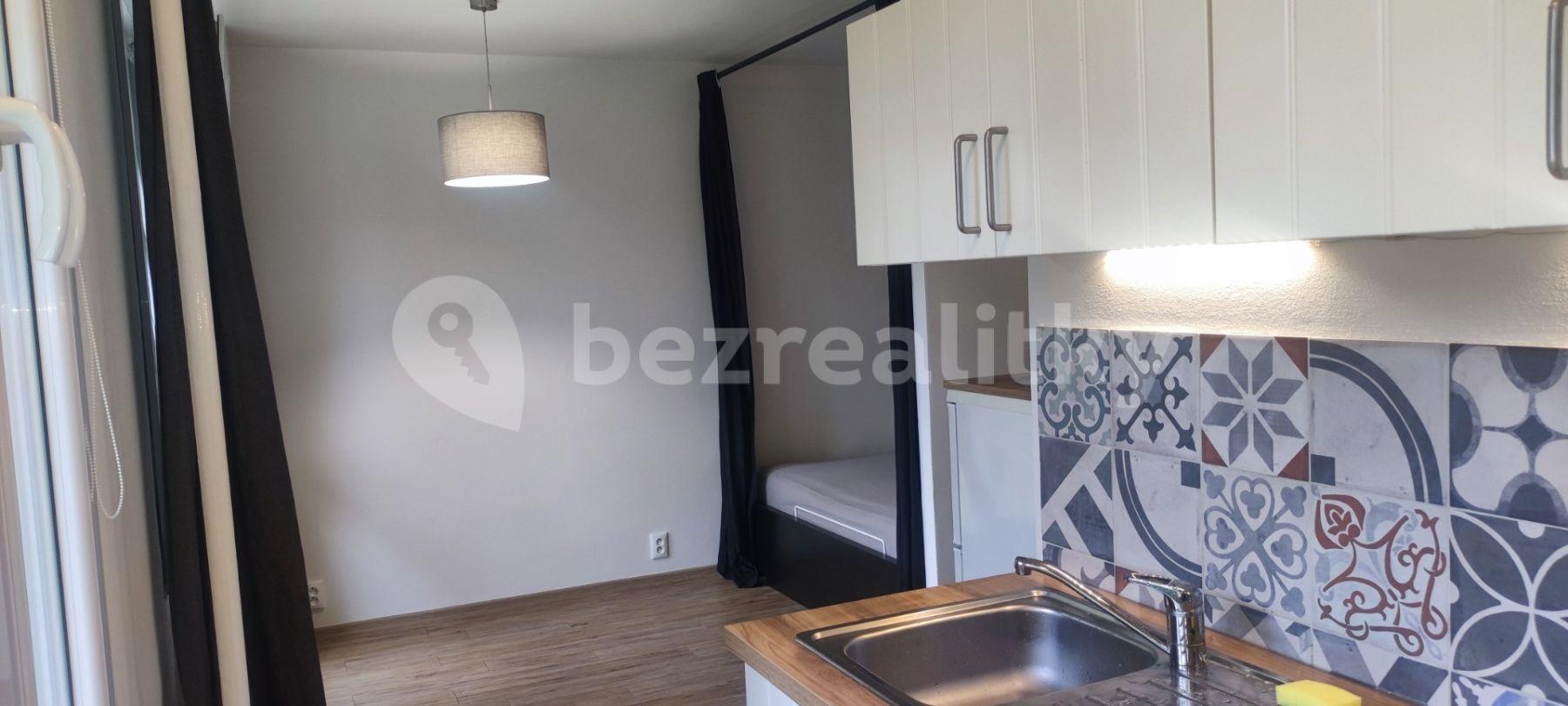 Studio flat to rent, 27 m², Hurbanova, Prague, Prague