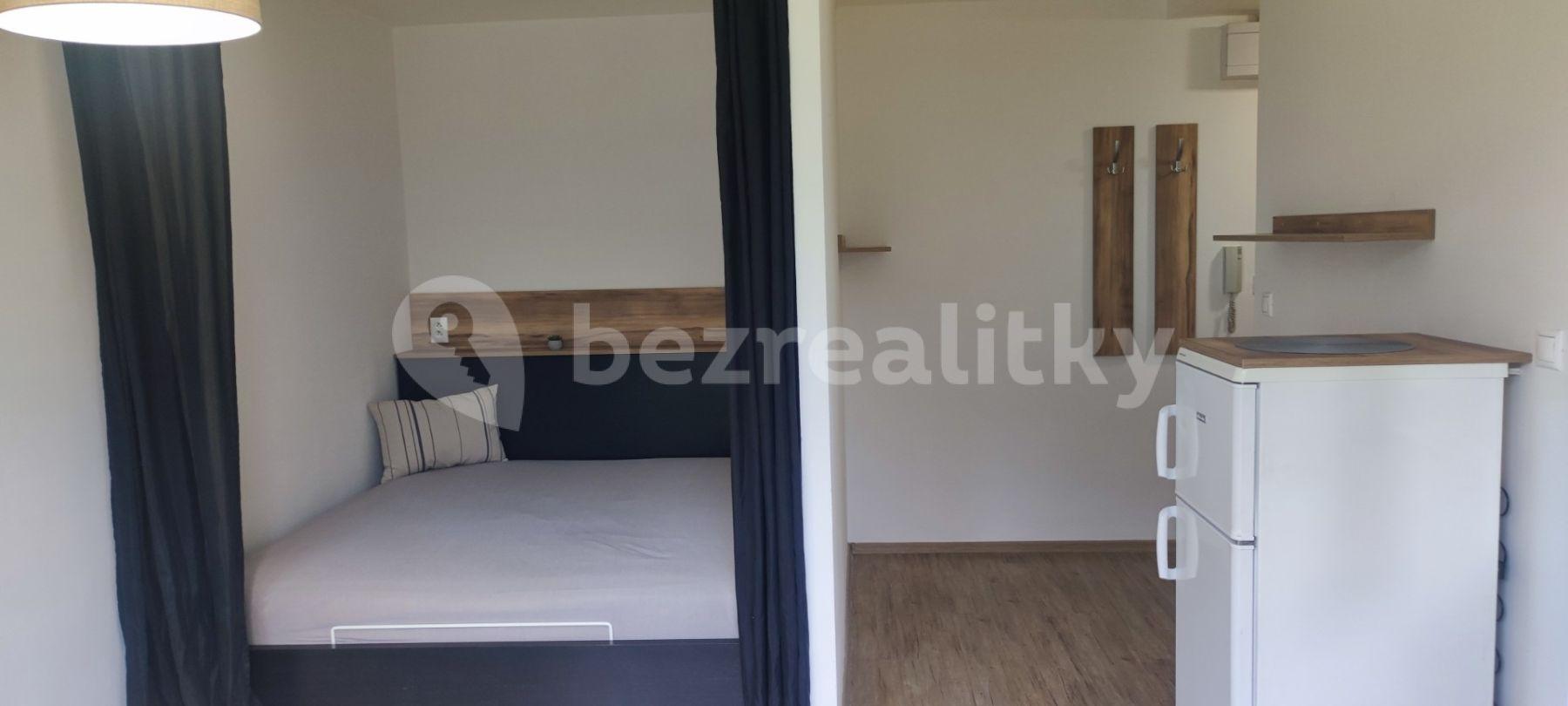 Studio flat to rent, 27 m², Hurbanova, Prague, Prague