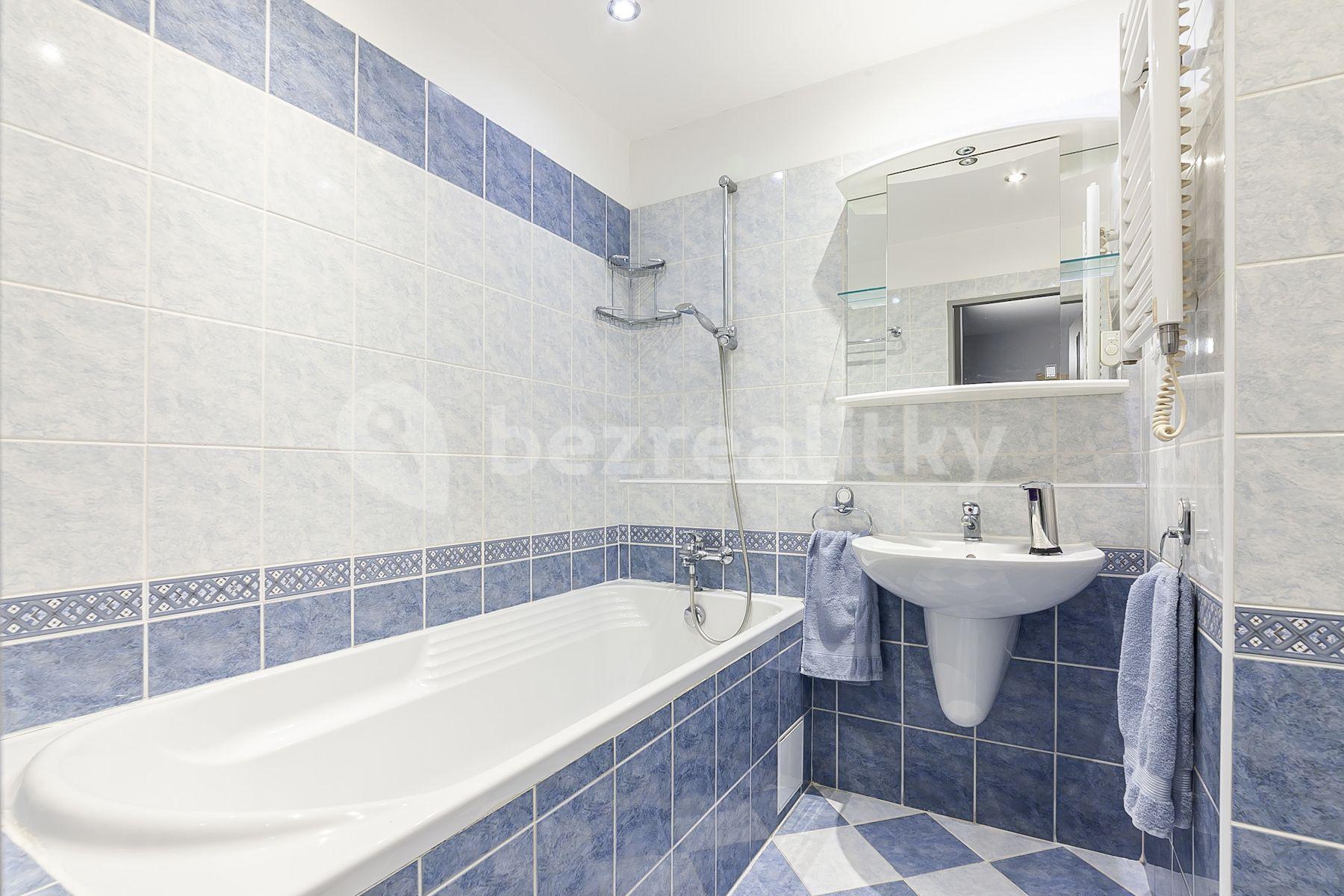 3 bedroom flat for sale, 70 m², Krosenská, Prague, Prague