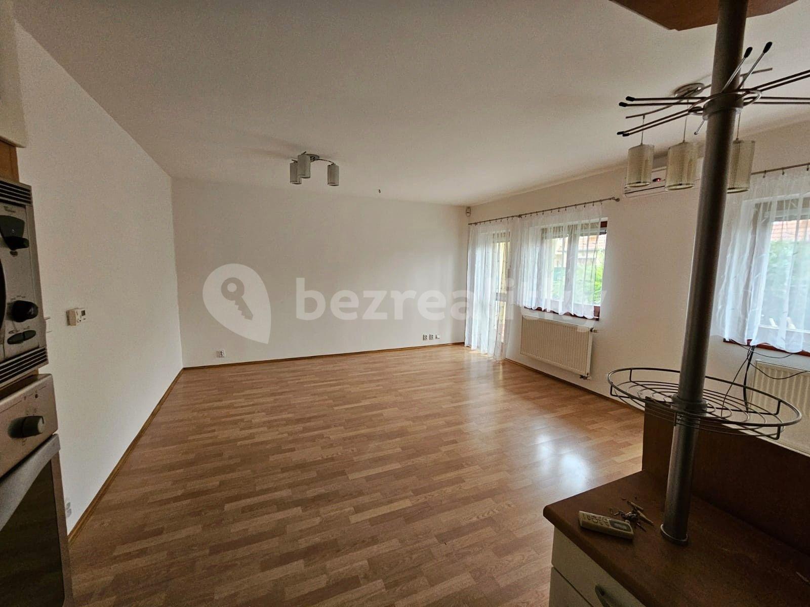 2 bedroom with open-plan kitchen flat to rent, 80 m², Za Rybníkem, Jesenice, Středočeský Region