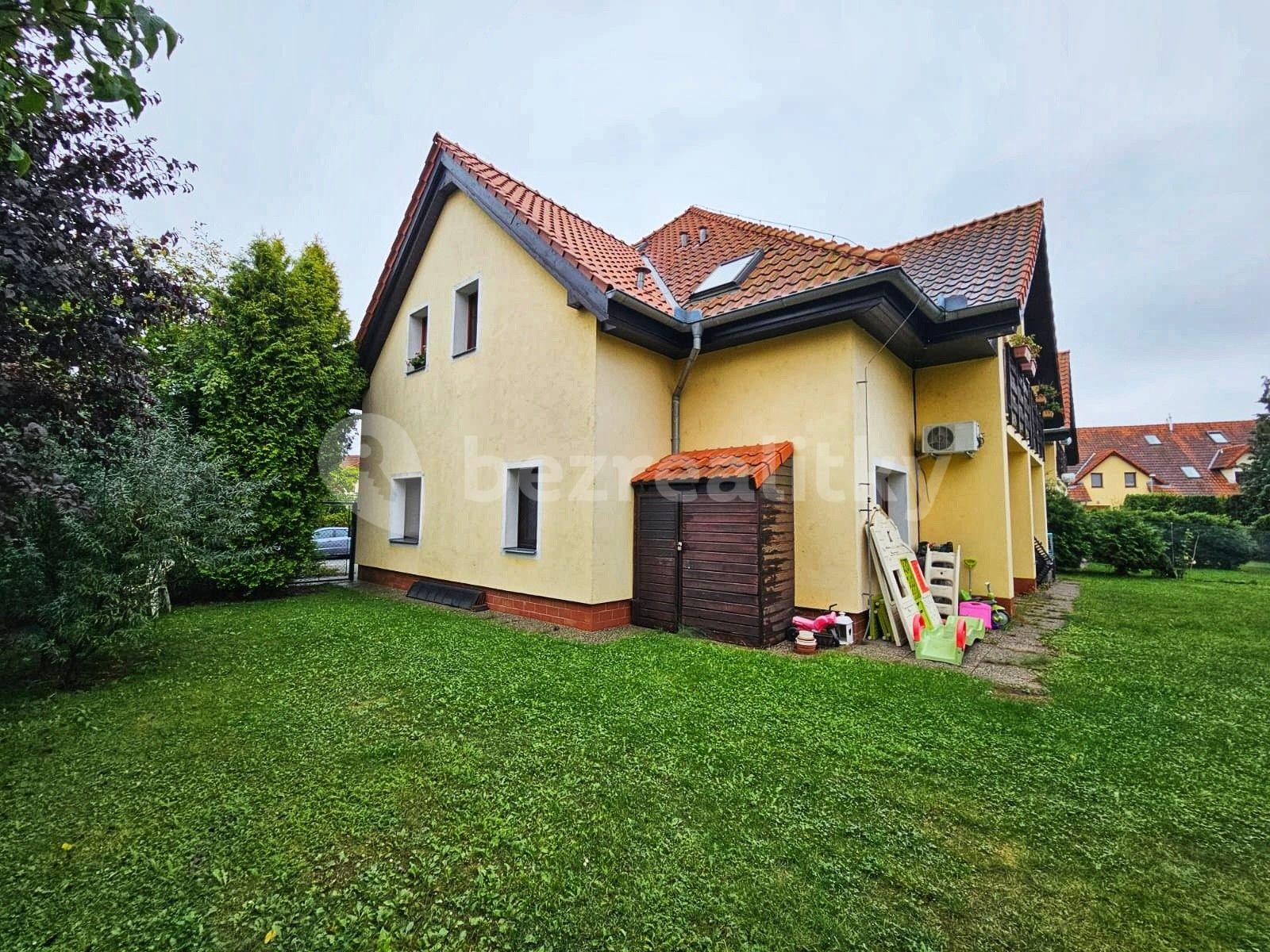 2 bedroom with open-plan kitchen flat to rent, 80 m², Za Rybníkem, Jesenice, Středočeský Region