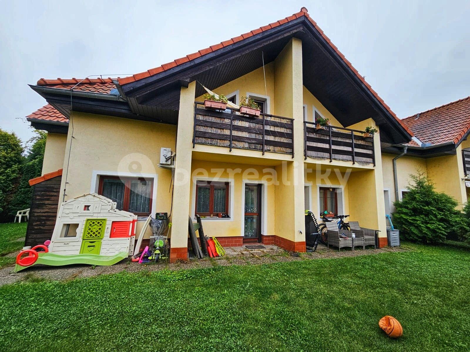 2 bedroom with open-plan kitchen flat to rent, 80 m², Za Rybníkem, Jesenice, Středočeský Region