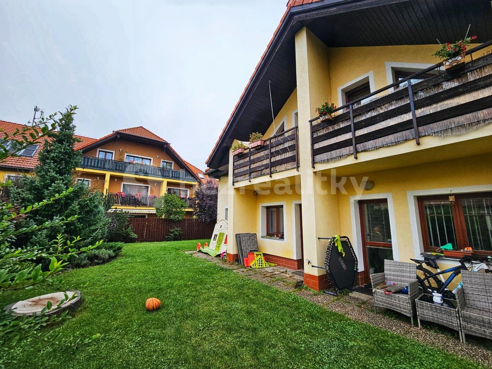 2 bedroom with open-plan kitchen flat to rent, 80 m², Za Rybníkem, Jesenice, Středočeský Region